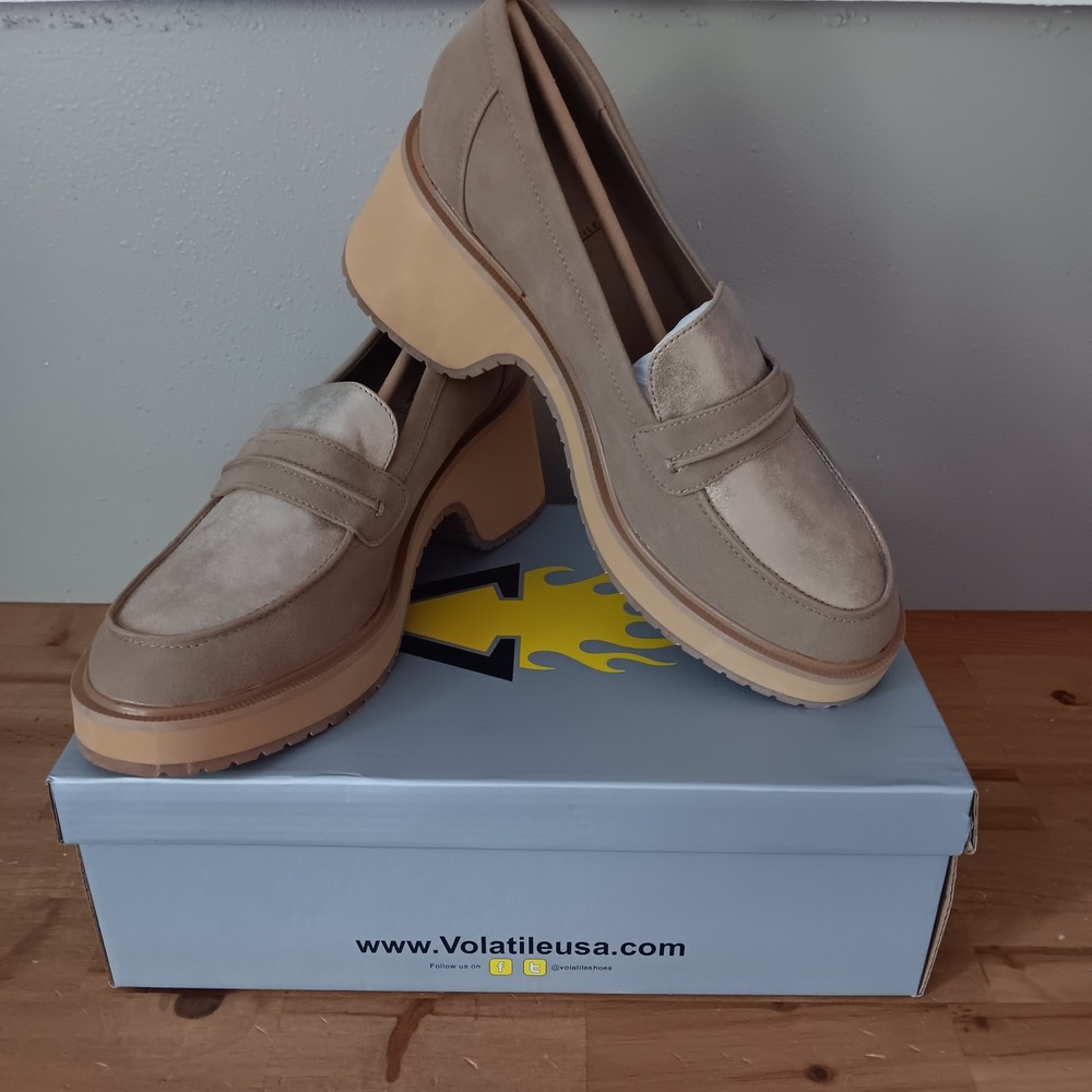 Volatile Jacques Loafers Womens 11 Sand NWB Platform Lug Sole PV207